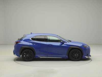 LEXUS UX - 10