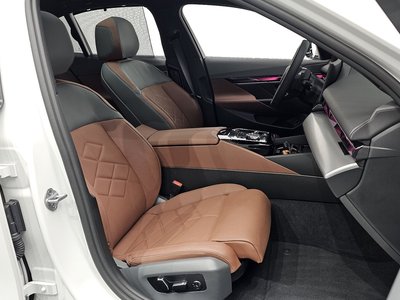 2025 BMW 5 SERIES 缩略图 17