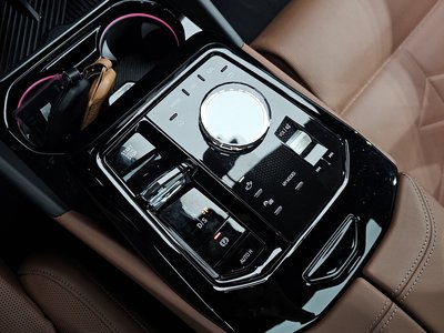 2025 BMW 5 SERIES 缩略图 12