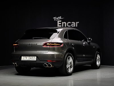 PORSCHE MACAN - 3