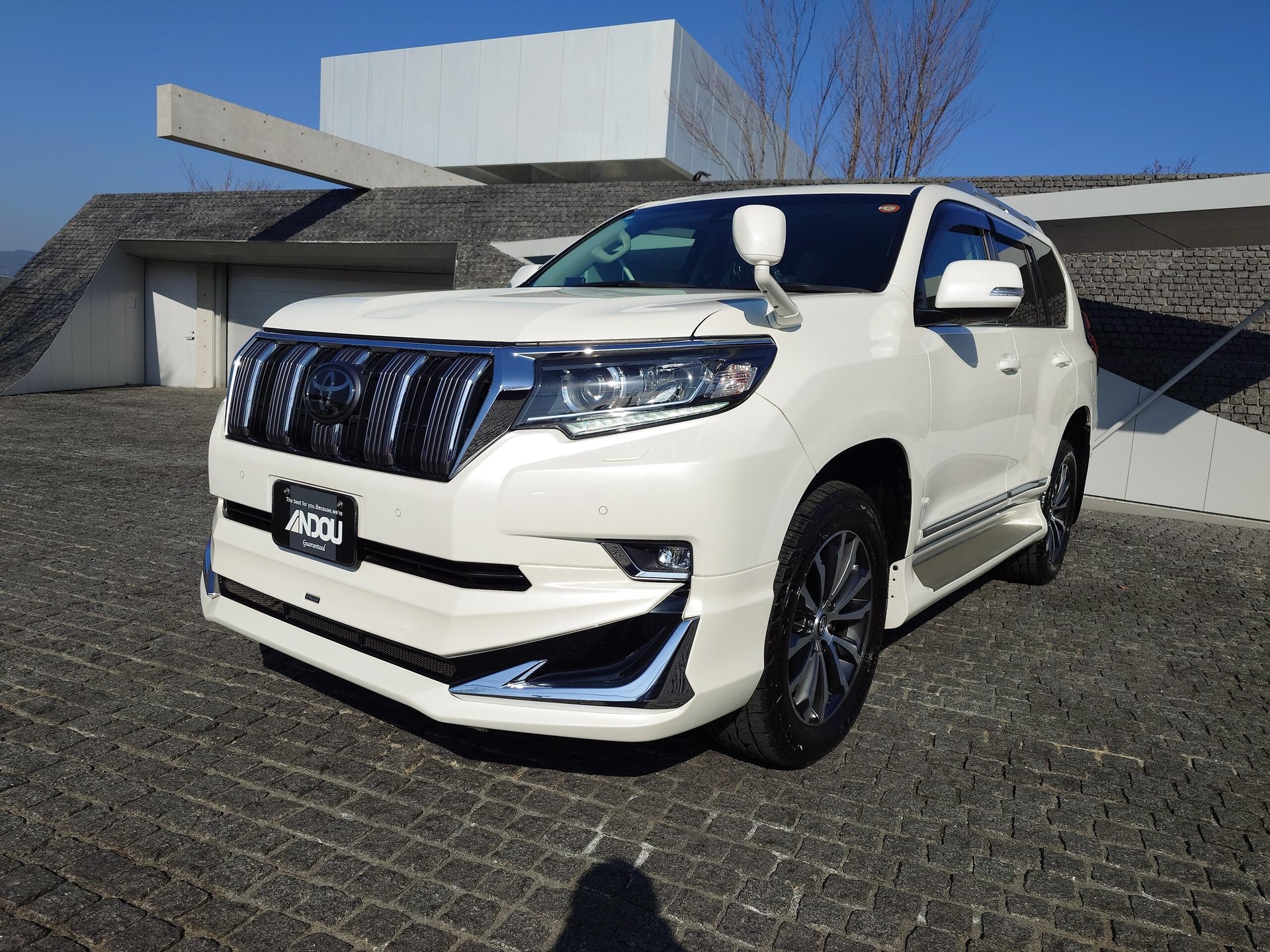 TOYOTA LAND CRUISER PRADO - View 1