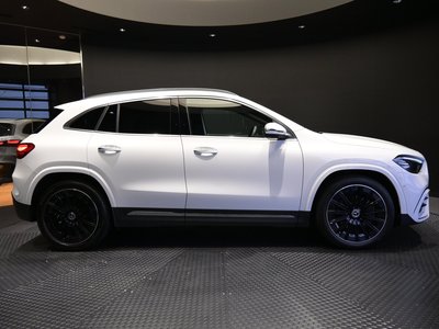 MERCEDES-BENZ GLA - 4