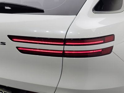 صورة 10 لـ 2023 Genesis GV70