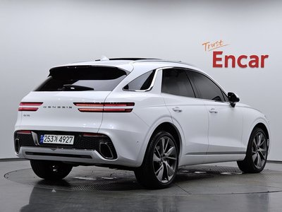 صورة 3 لـ 2023 Genesis GV70