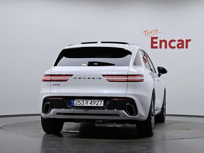 صورة 4 لـ 2023 Genesis GV70