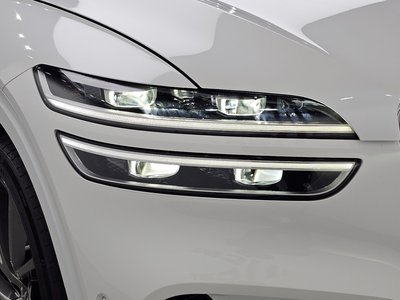 صورة 9 لـ 2023 Genesis GV70