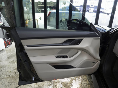 صورة مصغرة 13 لـ 2023 Porsche TAYCAN