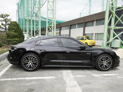صورة مصغرة 12 لـ 2023 Porsche TAYCAN