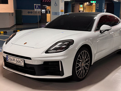 PORSCHE PANAMERA - 4