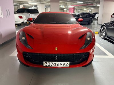 FERRARI 812 - 1