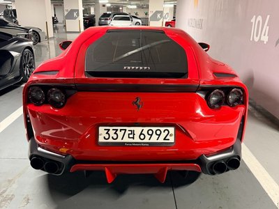 FERRARI 812 - 4