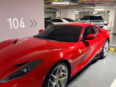 FERRARI 812 - 2