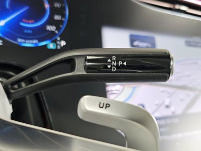 MERCEDES-BENZ EQE - 9