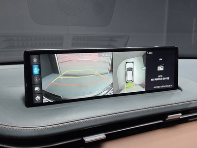 2023 Genesis GV70 — миниатюра 21