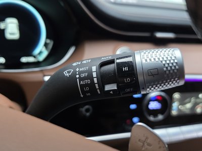 2023 Genesis GV70 — миниатюра 26