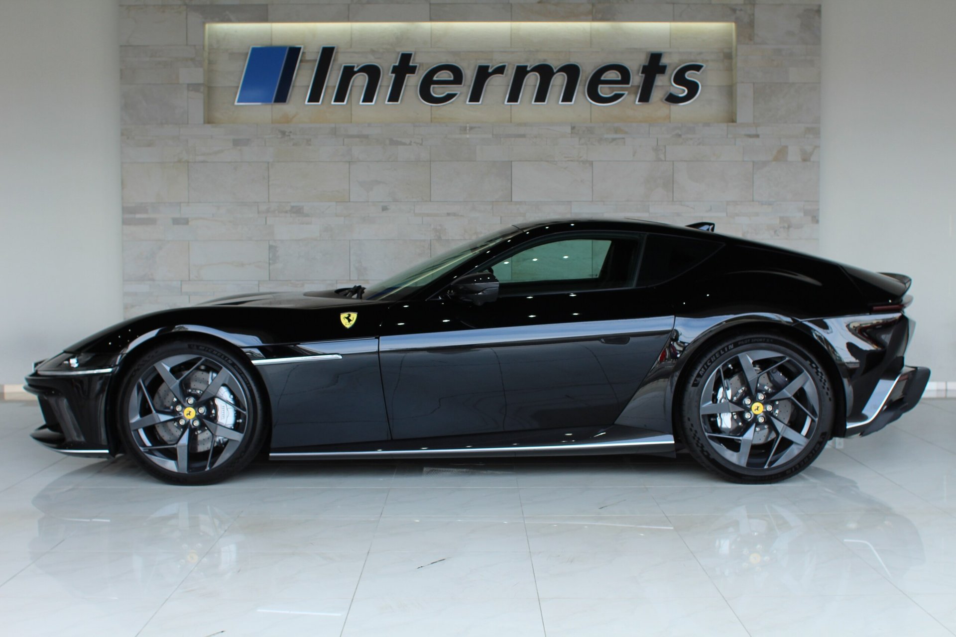 FERRARI 12 CILINDRI - View 1