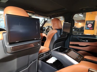 صورة 8 لـ 2025 Lexus LX
