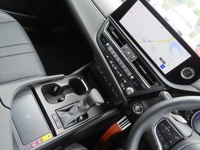2024 Lexus ES — миниатюра 16