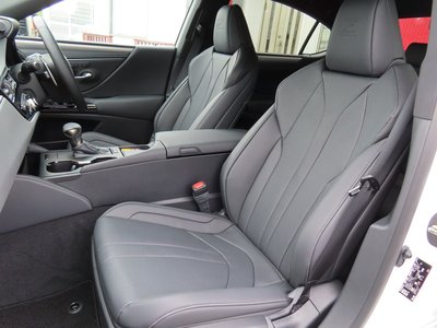 2024 Lexus ES — миниатюра 13