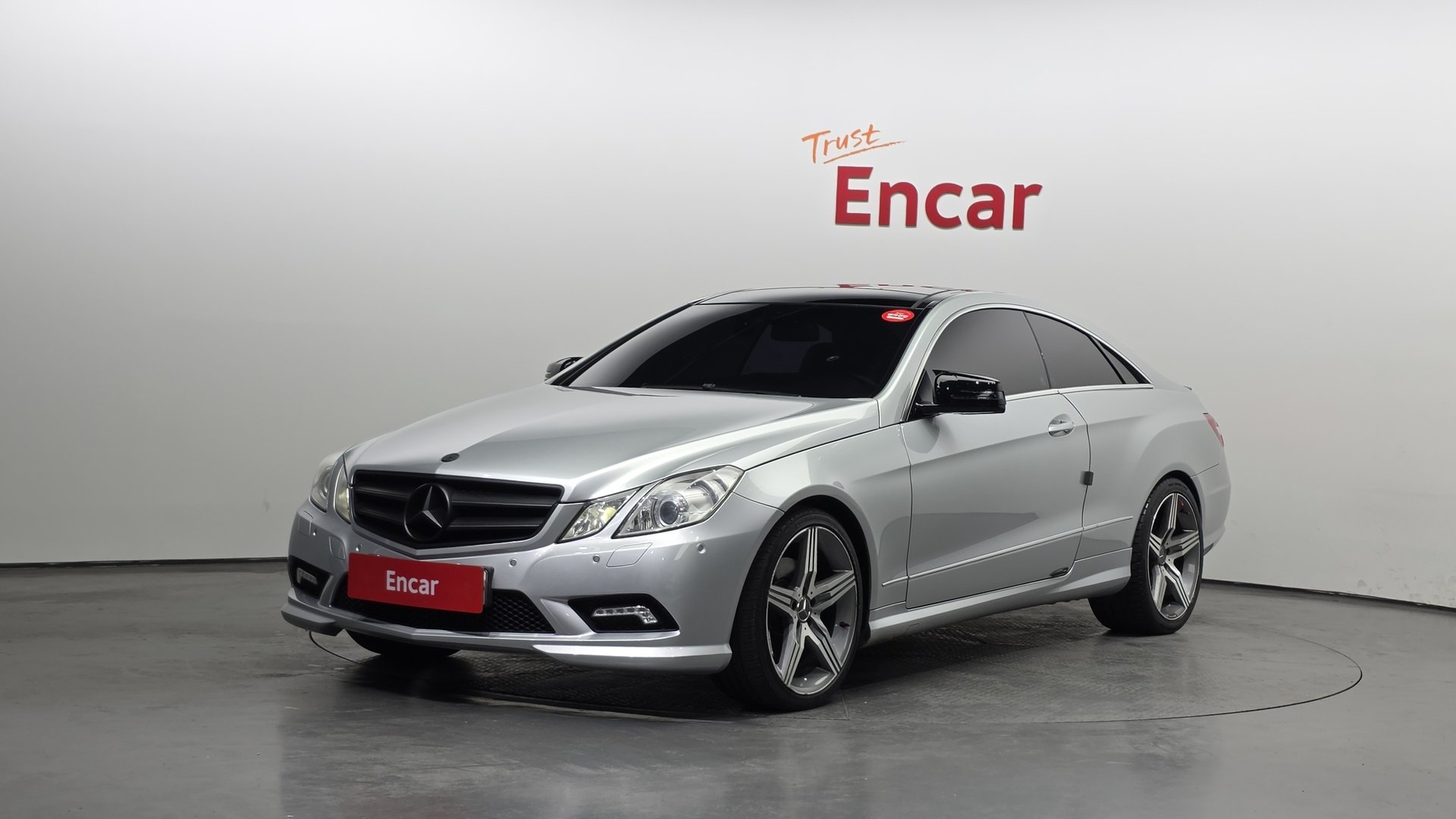 MERCEDES-BENZ E-CLASS - View 1