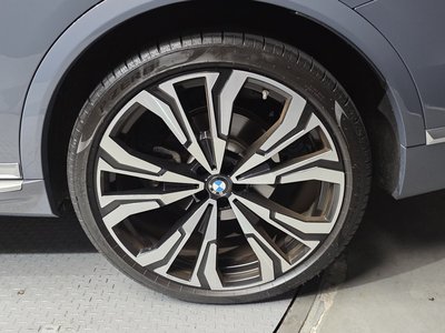 2023 BMW X7 photo 8
