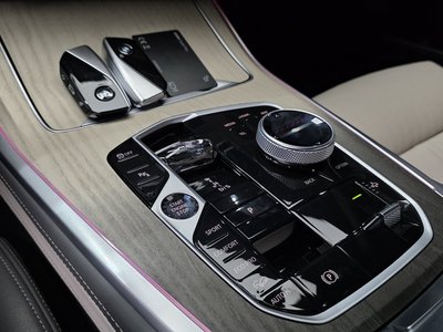 2023 BMW X7 thumbnail 12
