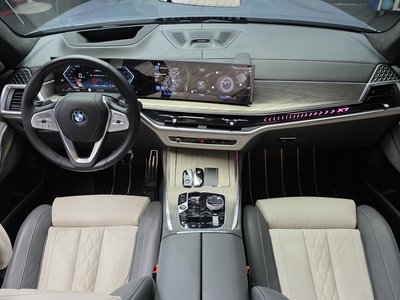 2023 BMW X7 photo 5
