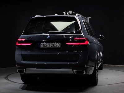 2023 BMW X7 photo 4