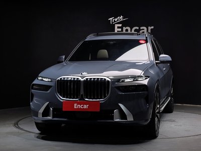 2023 BMW X7 photo 2