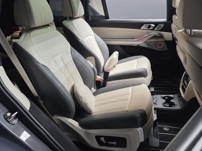 2023 BMW X7 thumbnail 17