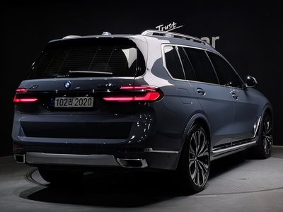 2023 BMW X7 photo 3