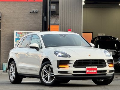 PORSCHE MACAN - 1