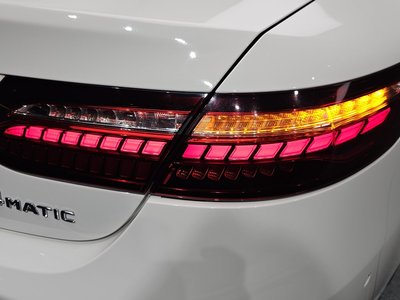 MERCEDES-BENZ E-CLASS - 10