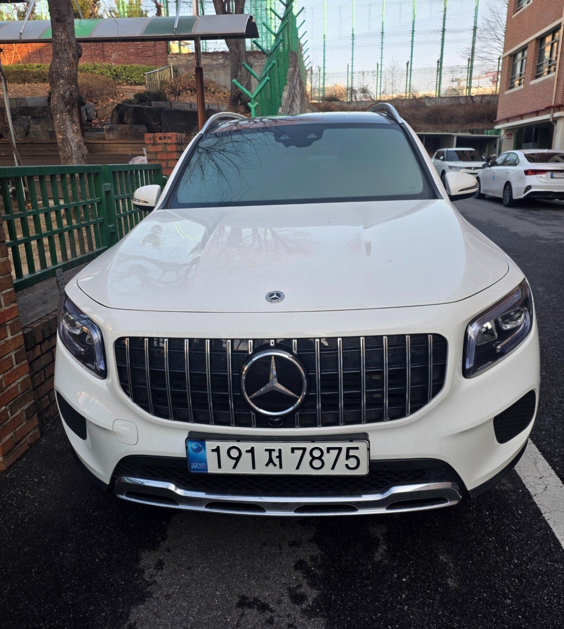 MERCEDES-BENZ GLB - View 1