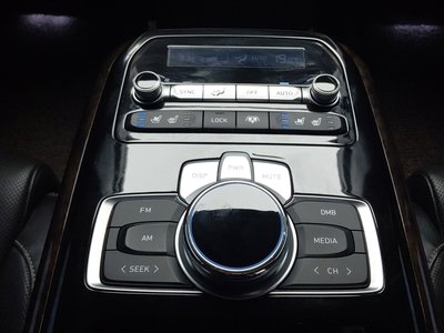 2020 Genesis G90 thumbnail 16