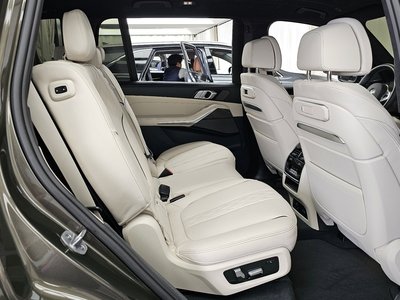 2025 BMW X7 缩略图 18