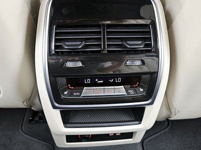 2025 BMW X7 缩略图 24