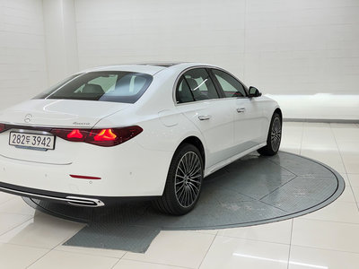 MERCEDES-BENZ E-CLASS - 6