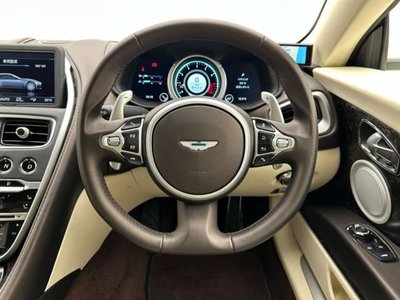 صورة 22 لـ 2017 Aston Martin DB11