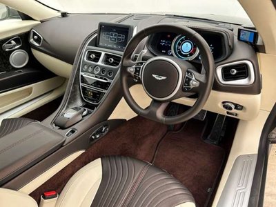 صورة 41 لـ 2017 Aston Martin DB11