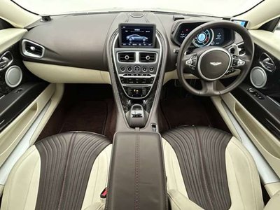 صورة 42 لـ 2017 Aston Martin DB11