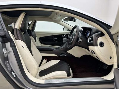 صورة 19 لـ 2017 Aston Martin DB11