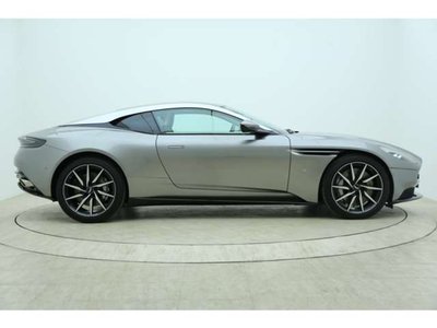 2017 Aston Martin DB11 — фото 9