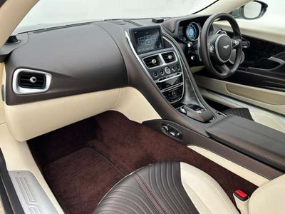 صورة 40 لـ 2017 Aston Martin DB11