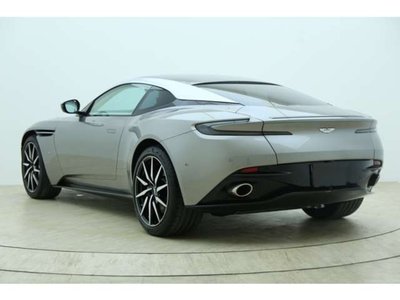 2017 Aston Martin DB11 — фото 6