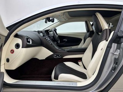صورة 39 لـ 2017 Aston Martin DB11