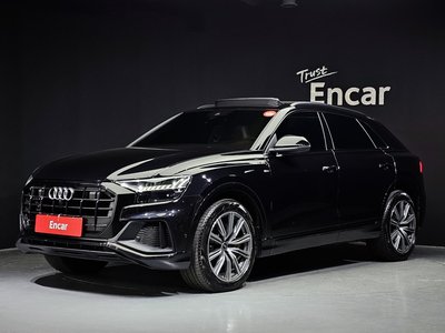 AUDI Q8 - 1