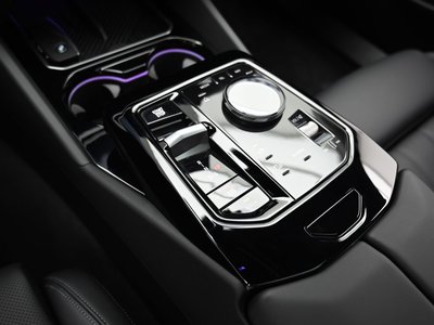 2025 BMW 5 SERIES 照片 9