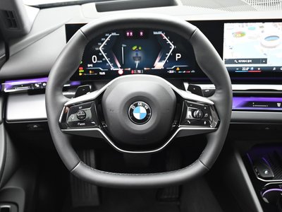 2025 BMW 5 SERIES thumbnail 13