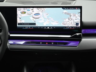 2025 BMW 5 SERIES thumbnail 14